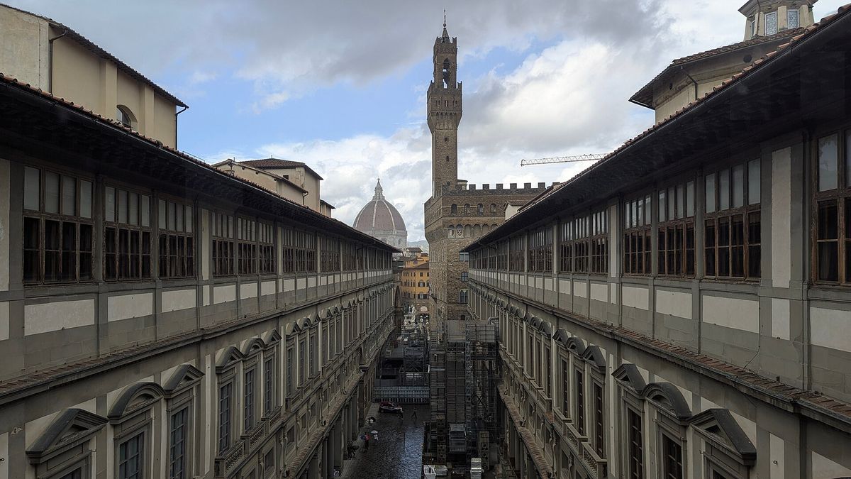Piazzale degli Uffizi
